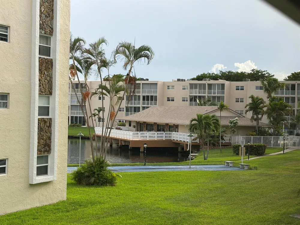 206 SE 10TH STREET #201 Dania Beach, FL 33004