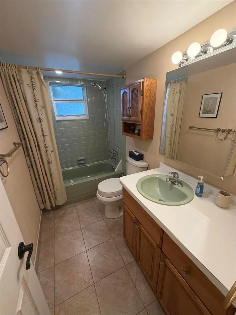 206 SE 10TH STREET #201 Dania Beach, FL 33004