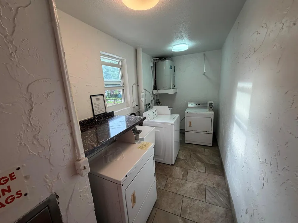 206 SE 10TH STREET #201 Dania Beach, FL 33004