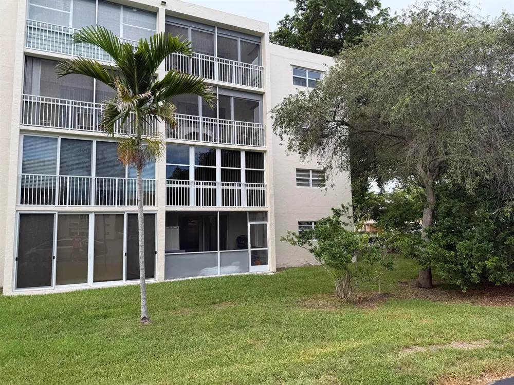 206 SE 10TH STREET #201 Dania Beach, FL 33004