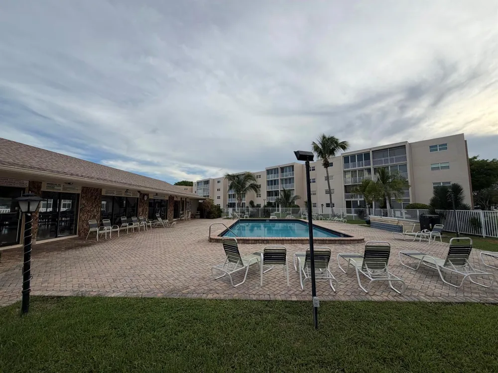 206 SE 10TH STREET #201 Dania Beach, FL 33004