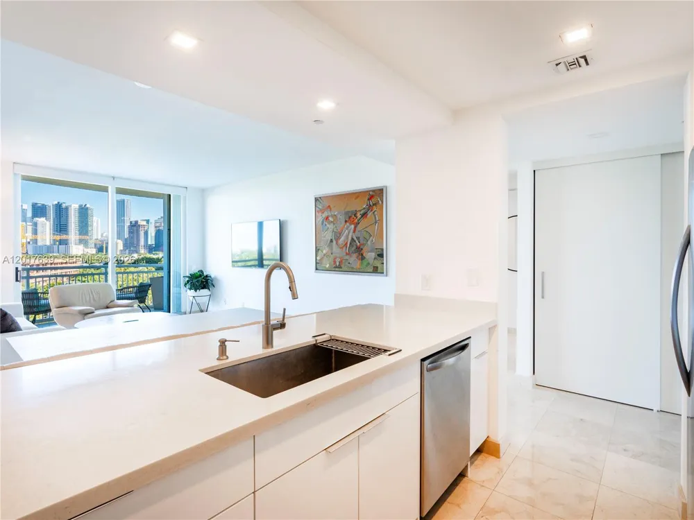 2475 Brickell Ave #903 Miami, FL 33129
