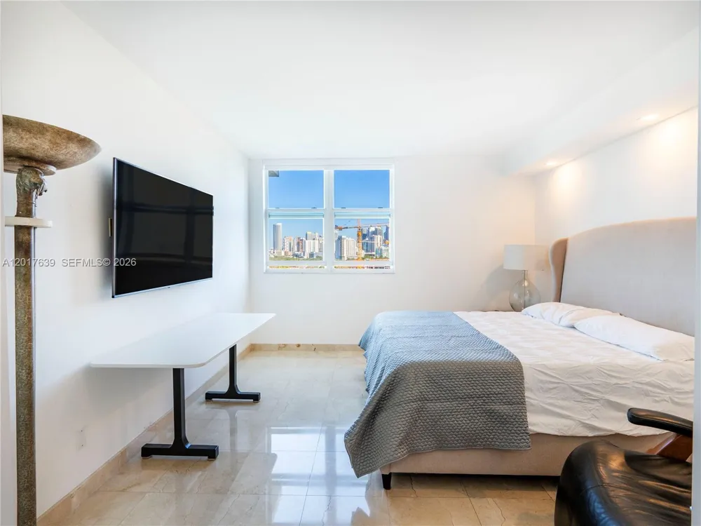 2475 Brickell Ave #903 Miami, FL 33129