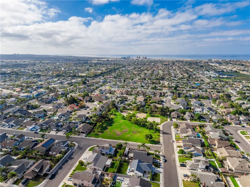 8381 Boothbay Circle Huntington Beach, CA 92646