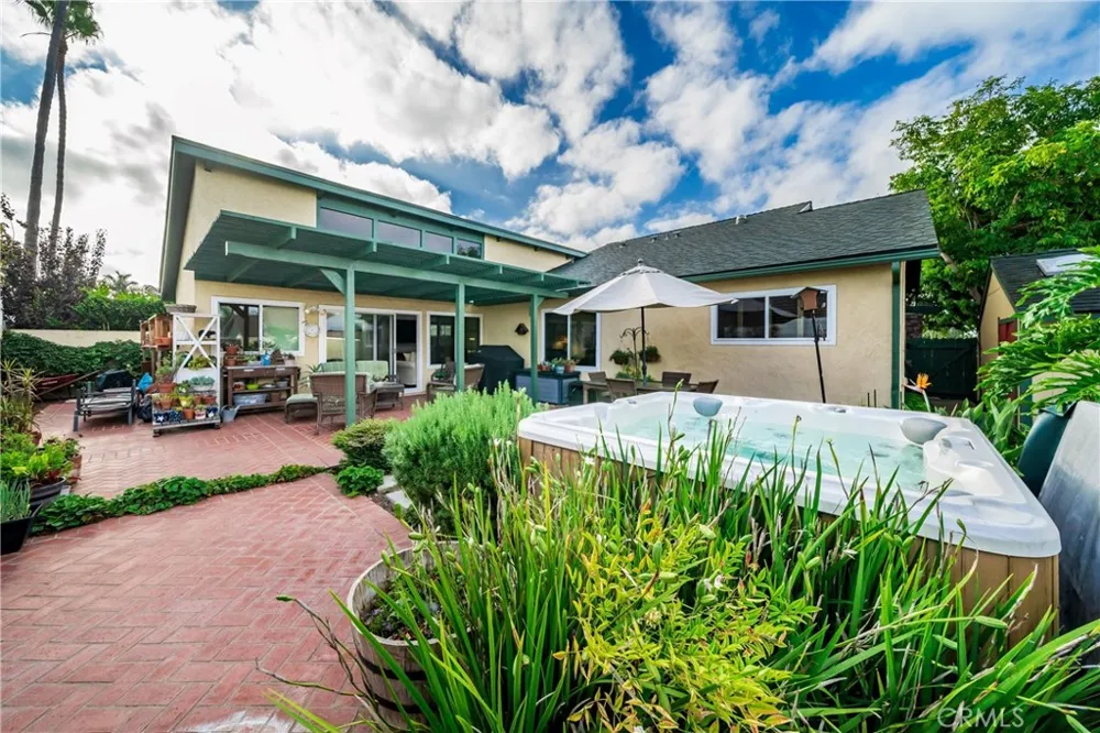 8381 Boothbay Circle Huntington Beach, CA 92646