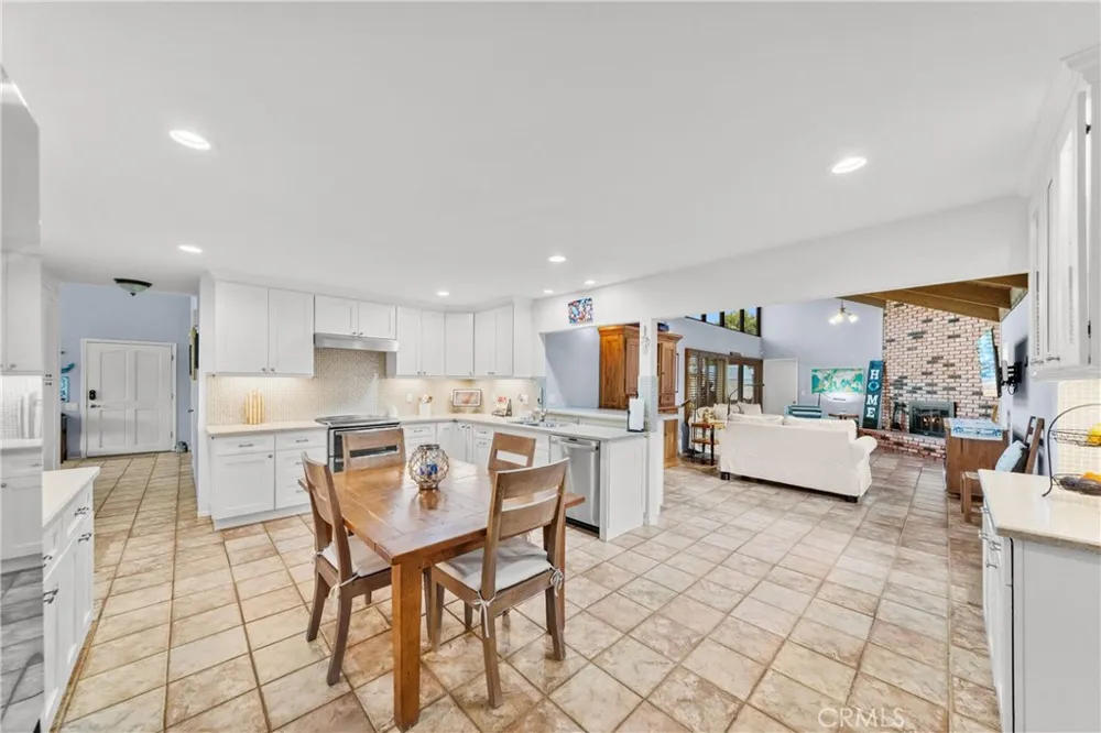 8381 Boothbay Circle Huntington Beach, CA 92646