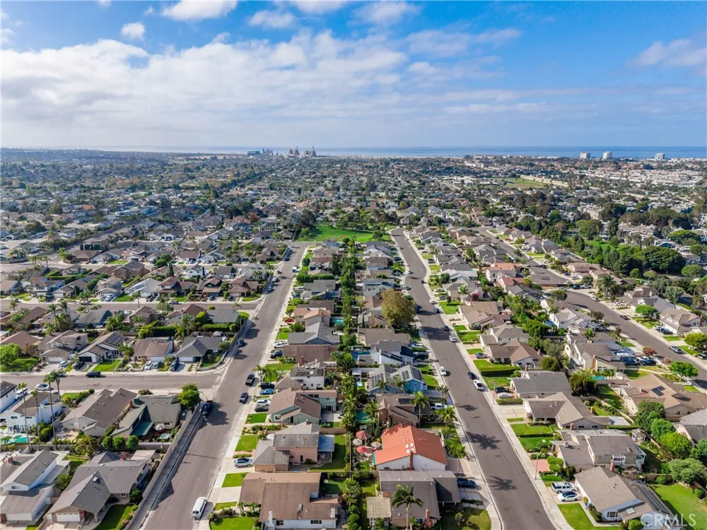 8381 Boothbay Circle Huntington Beach, CA 92646