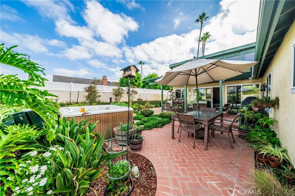 8381 Boothbay Circle Huntington Beach, CA 92646