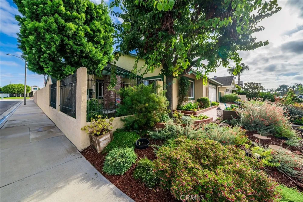 8381 Boothbay Circle Huntington Beach, CA 92646