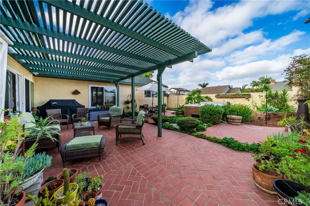 8381 Boothbay Circle Huntington Beach, CA 92646