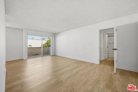 1352 S Carmelina Avenue #211