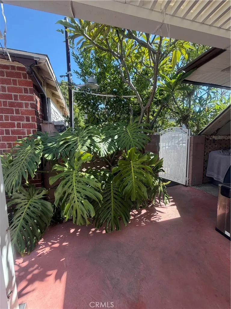 1044 Gothic Way Pomona, CA 91768