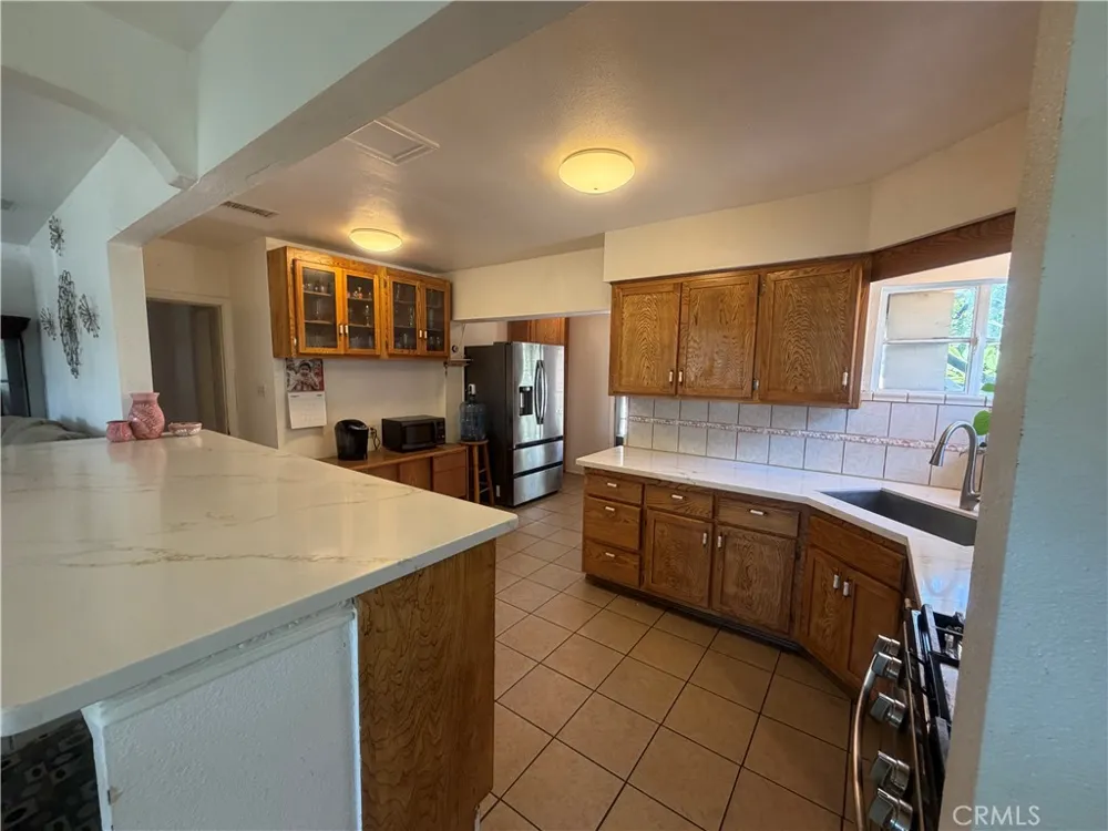 1044 Gothic Way Pomona, CA 91768