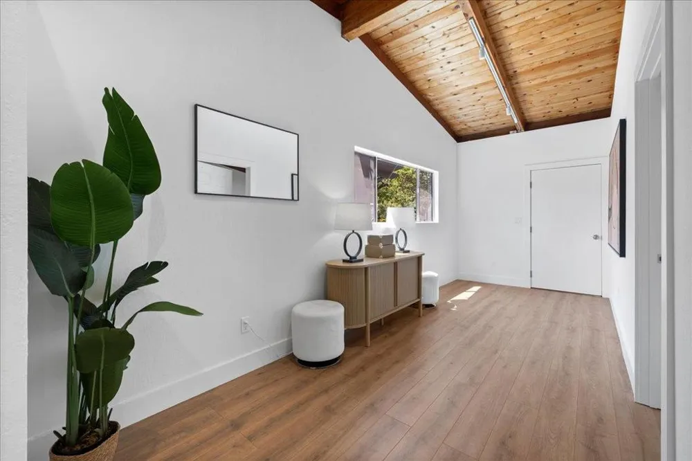 15 Naranja Way Portola Valley, CA 94028