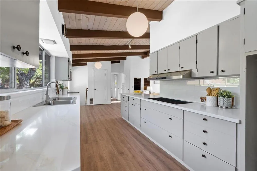 15 Naranja Way Portola Valley, CA 94028