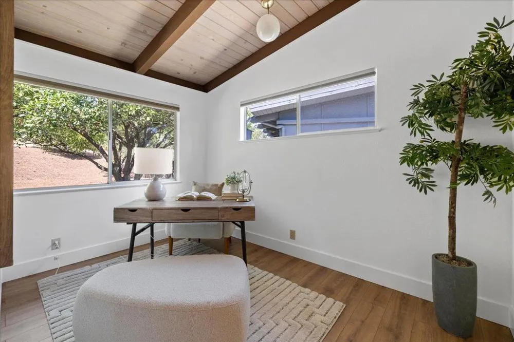 15 Naranja Way Portola Valley, CA 94028