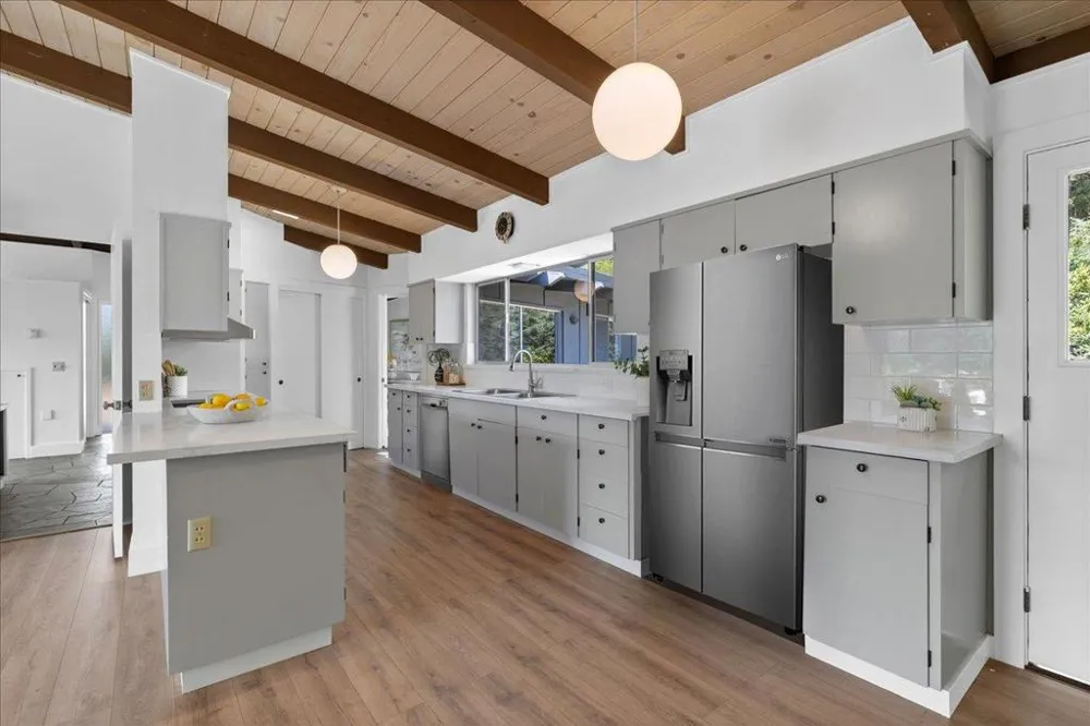 15 Naranja Way Portola Valley, CA 94028