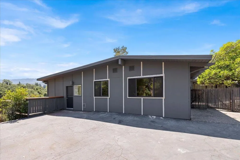 15 Naranja Way Portola Valley, CA 94028