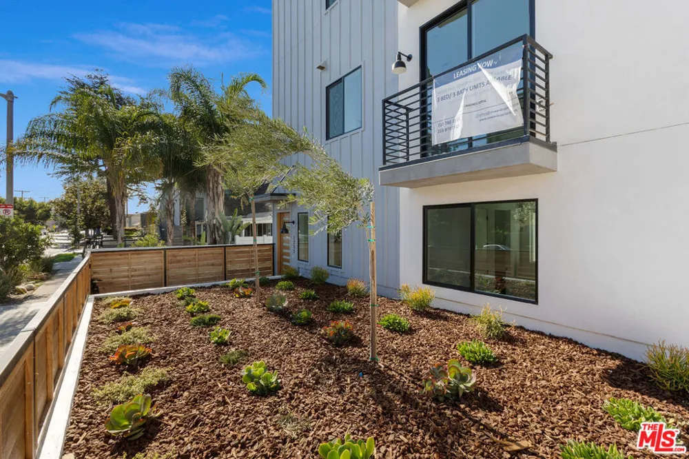 1255 Gower Street Los Angeles, CA 90038
