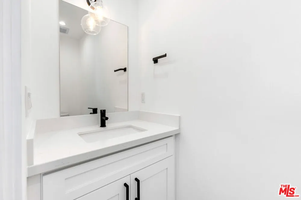 1255 Gower Street Los Angeles, CA 90038