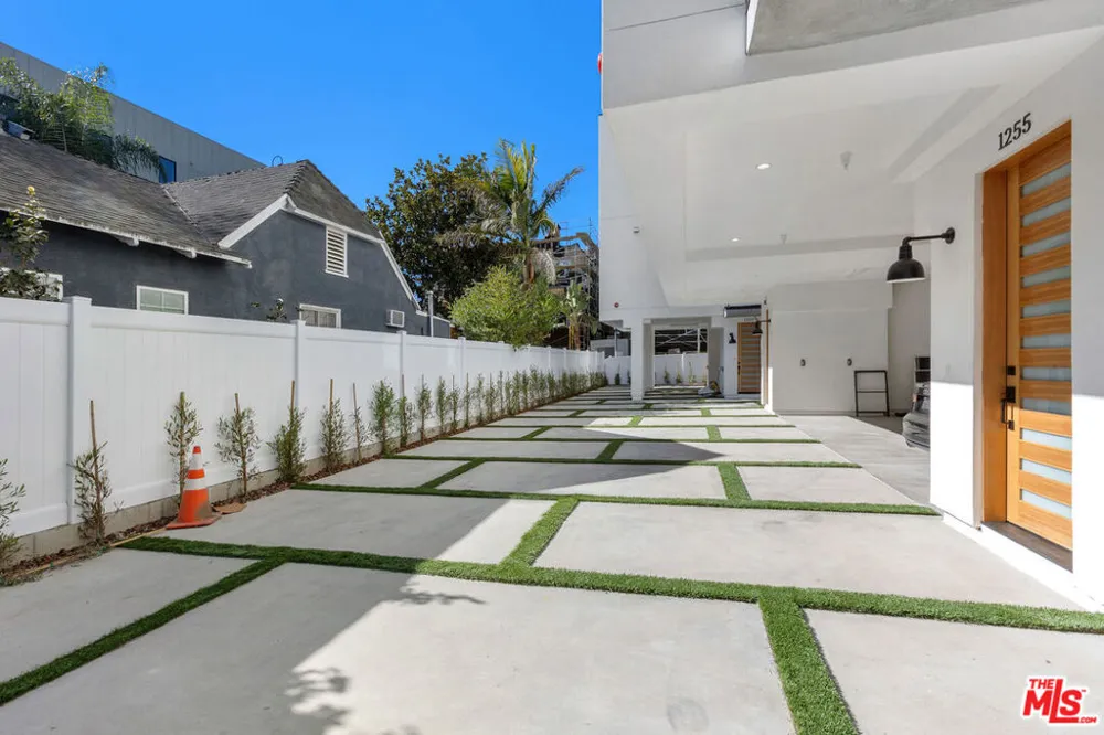 1255 Gower Street Los Angeles, CA 90038
