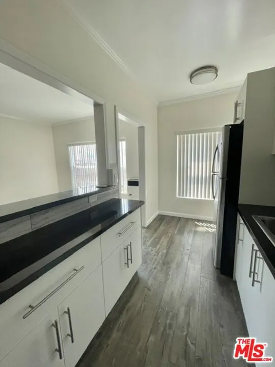 814 S Hobart Boulevard #404 Los Angeles, CA 90005