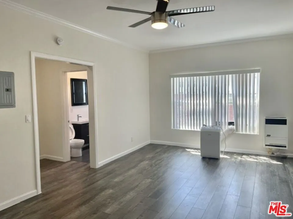 814 S Hobart Boulevard #404 Los Angeles, CA 90005