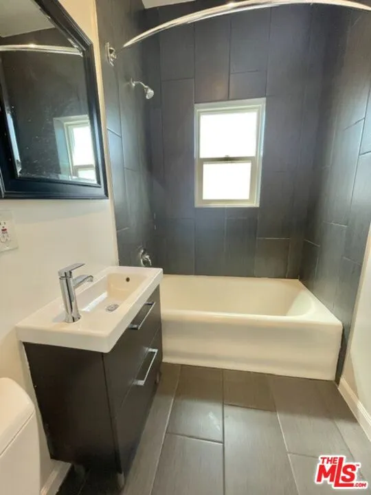 814 S Hobart Boulevard #404 Los Angeles, CA 90005