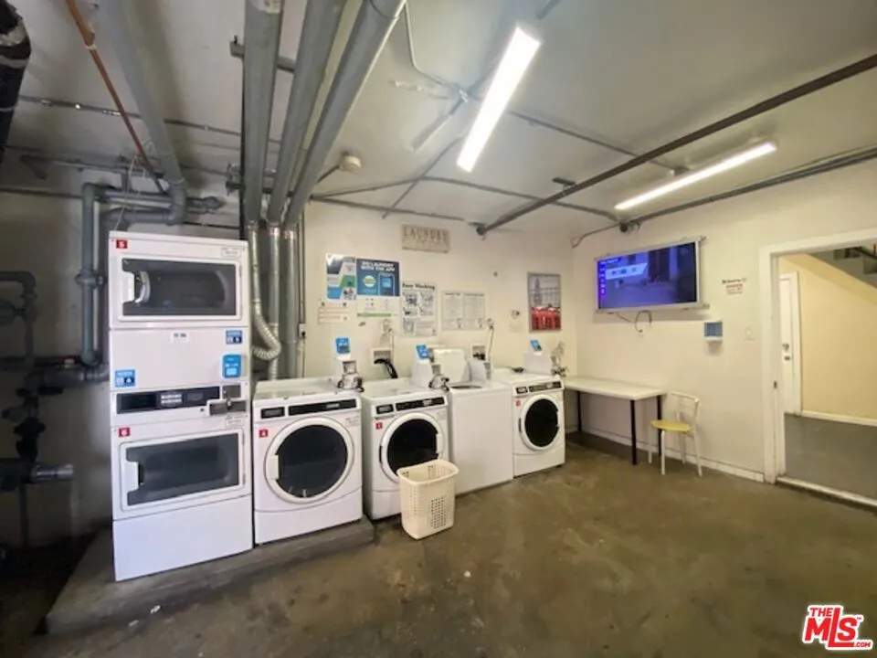 814 S Hobart Boulevard #404 Los Angeles, CA 90005