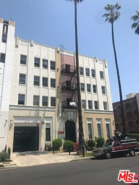 814 S Hobart Boulevard #404