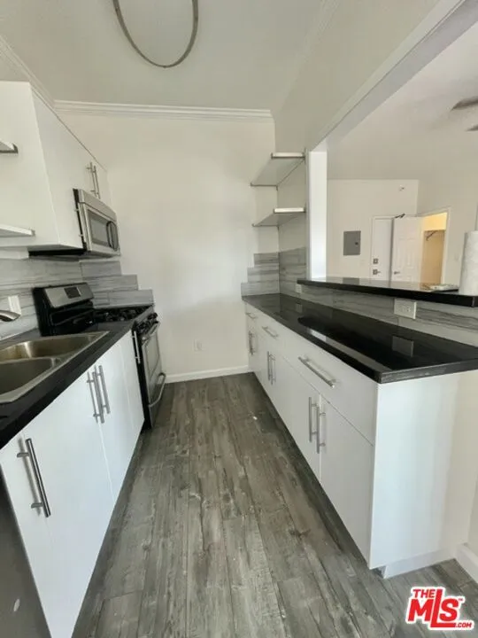 814 S Hobart Boulevard #404 Los Angeles, CA 90005