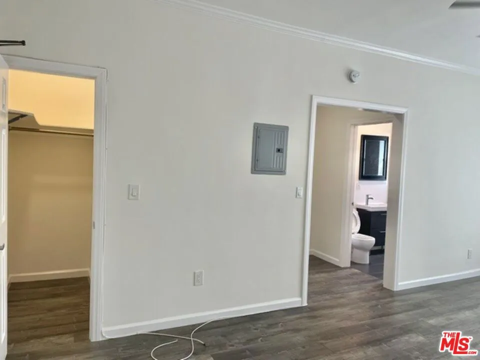 814 S Hobart Boulevard #404 Los Angeles, CA 90005