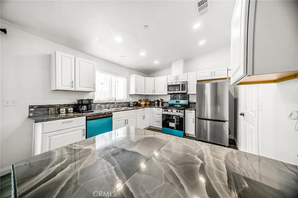 9570 Mescalero Phelan, CA 92371