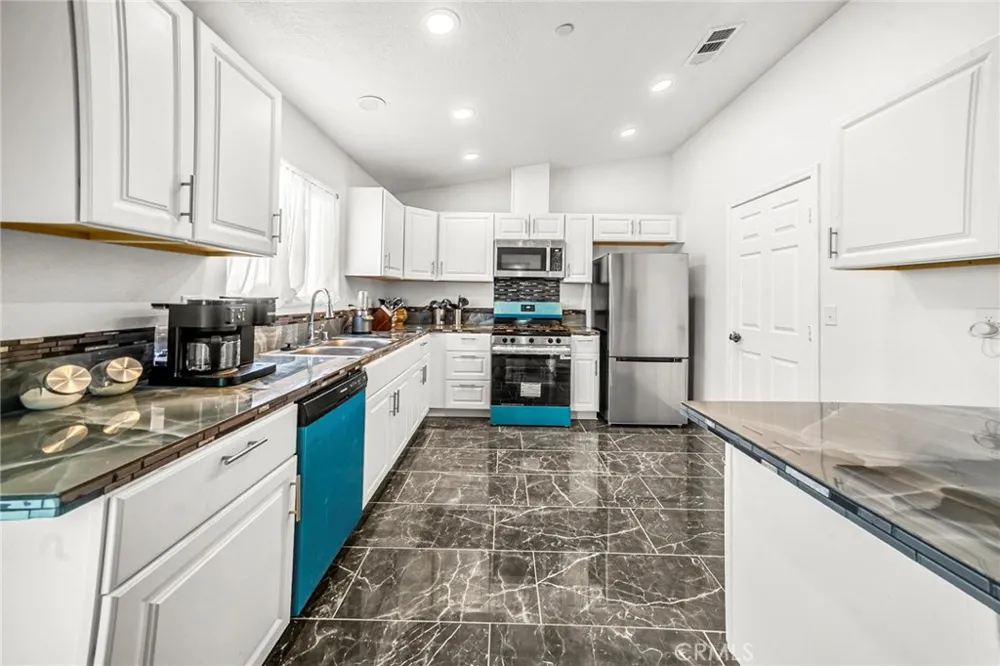 9570 Mescalero Phelan, CA 92371