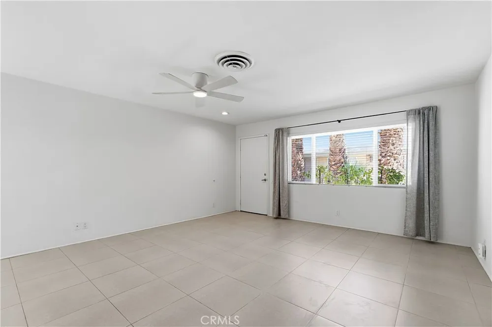555 S Thornhill Road #4 Palm Springs, CA 92264