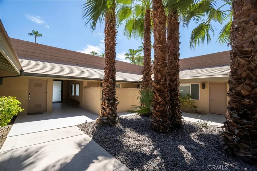 555 S Thornhill Road #4 Palm Springs, CA 92264