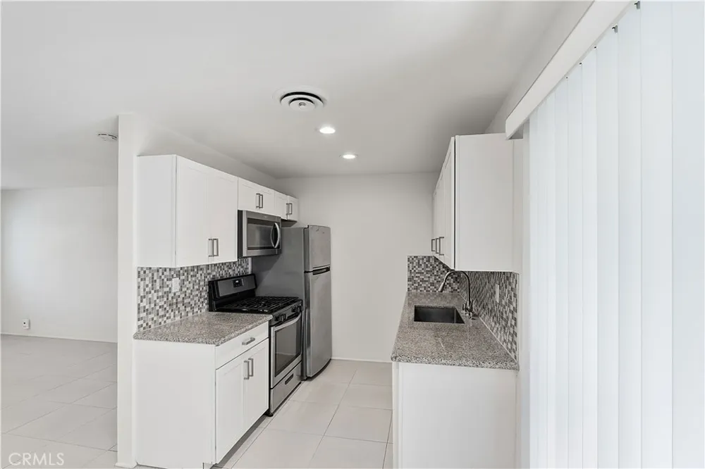 555 S Thornhill Road #4 Palm Springs, CA 92264