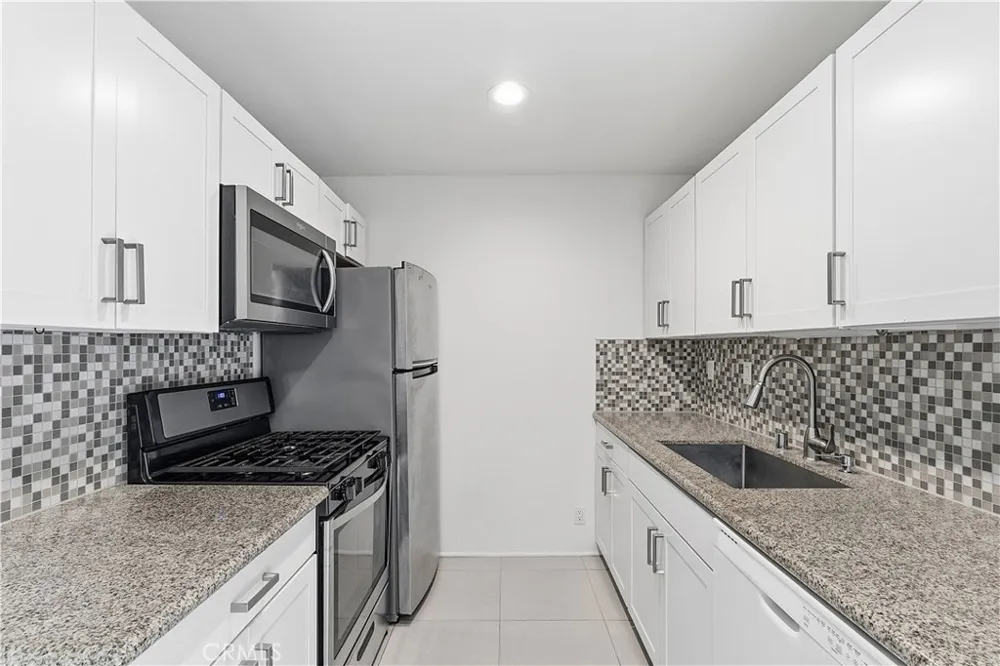 555 S Thornhill Road #4 Palm Springs, CA 92264