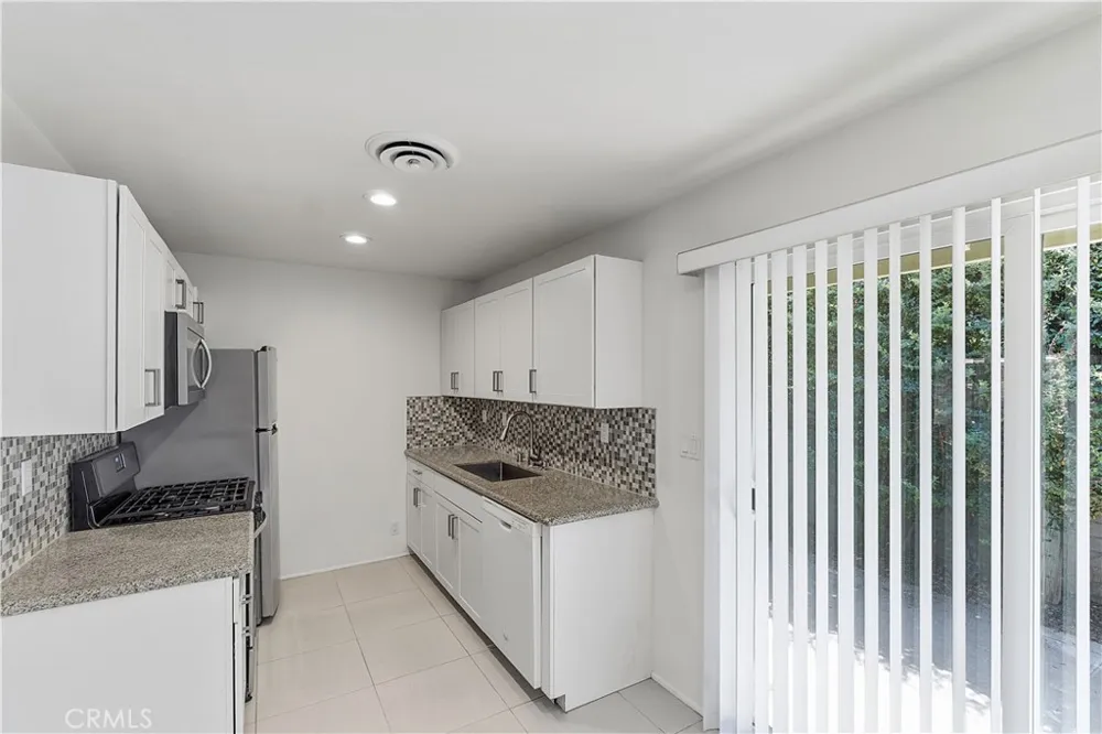 555 S Thornhill Road #4 Palm Springs, CA 92264