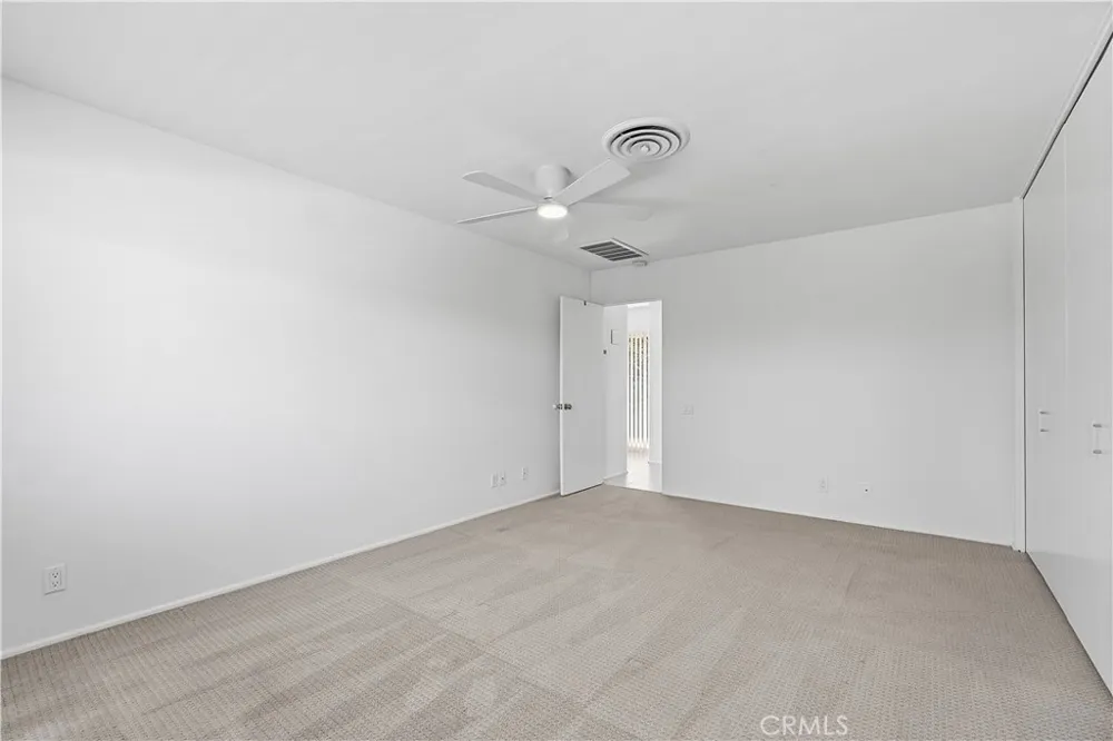 555 S Thornhill Road #4 Palm Springs, CA 92264