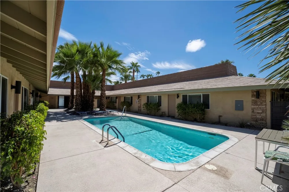 555 S Thornhill Road #4 Palm Springs, CA 92264