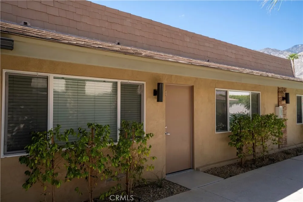 555 S Thornhill Road #4 Palm Springs, CA 92264