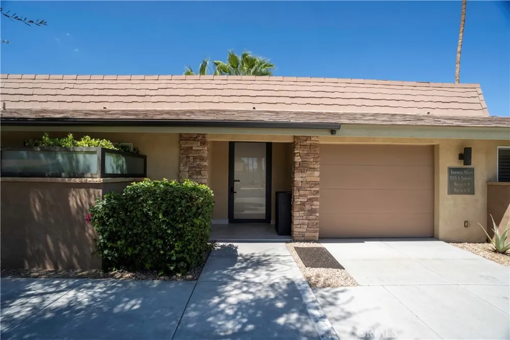 555 S Thornhill Road #4 Palm Springs, CA 92264