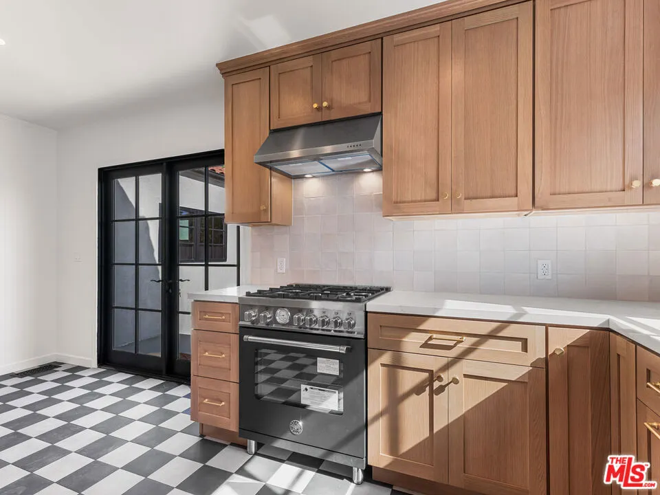 926 E Dryden Street Glendale, CA 91207
