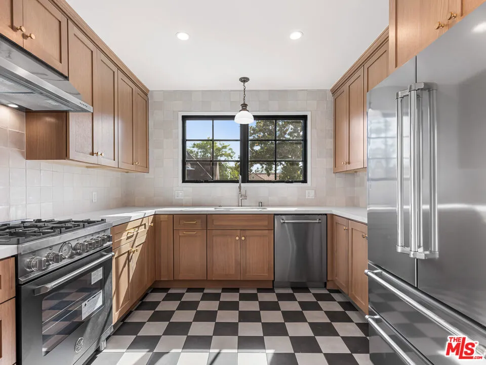 926 E Dryden Street Glendale, CA 91207