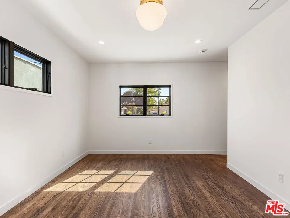 926 E Dryden Street Glendale, CA 91207