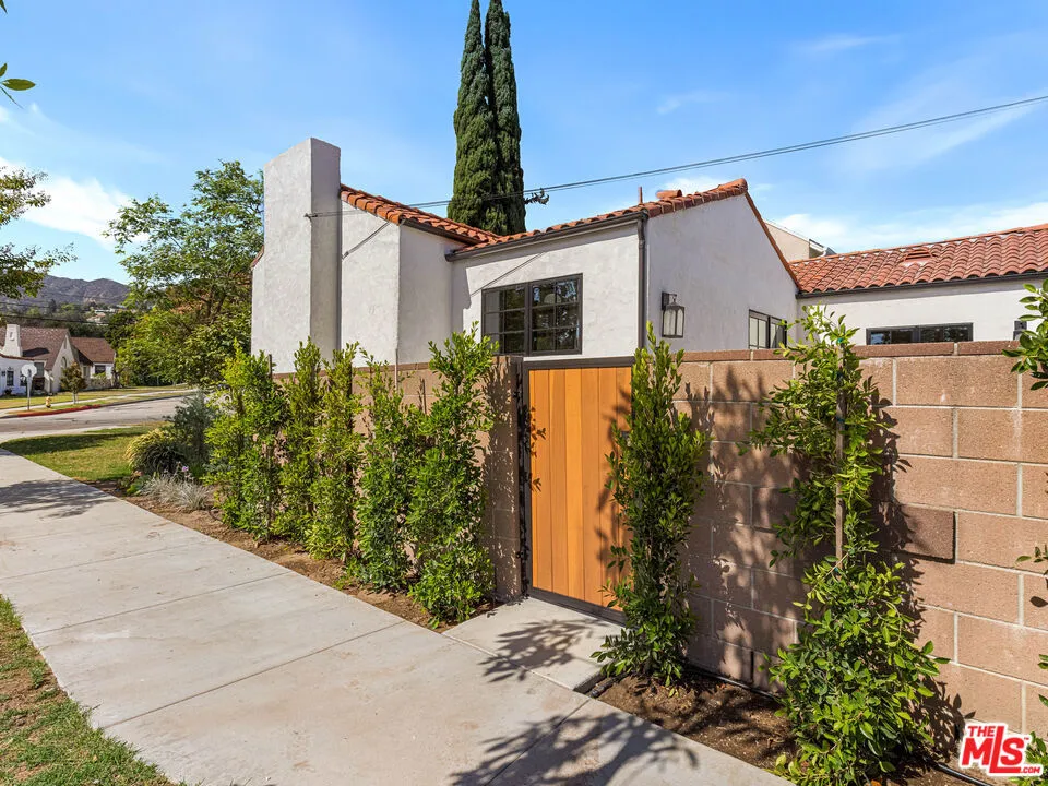 926 E Dryden Street Glendale, CA 91207
