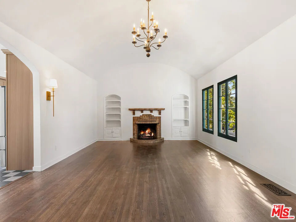 926 E Dryden Street Glendale, CA 91207
