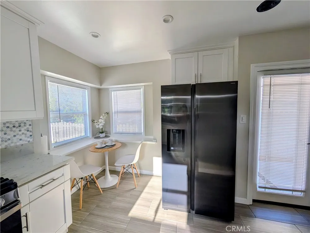 23130 Victory Woodland Hills, CA 91367