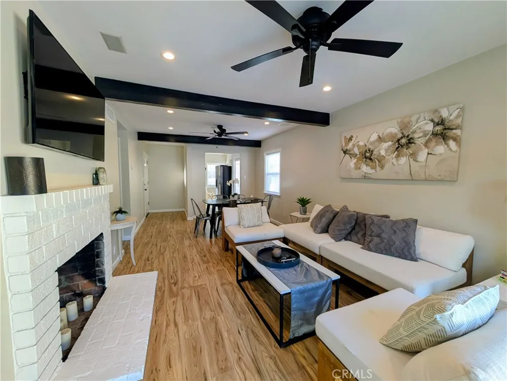 23130 Victory Woodland Hills, CA 91367